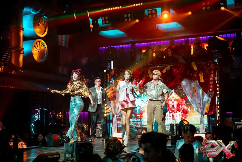 District K — sân khấu vintage retro live show