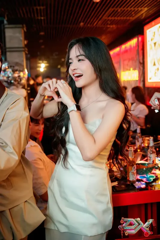 District K — đêm tiệc nhóm bạn thân