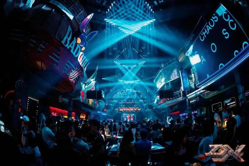 District K — khu vực bar và entertainment